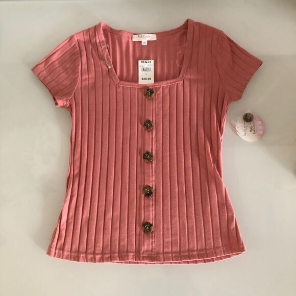 ⭐️ 3 for $30 Full Circle Trends Pink Scoop Neck with Buttons Down the Front - Picture 4 of 8